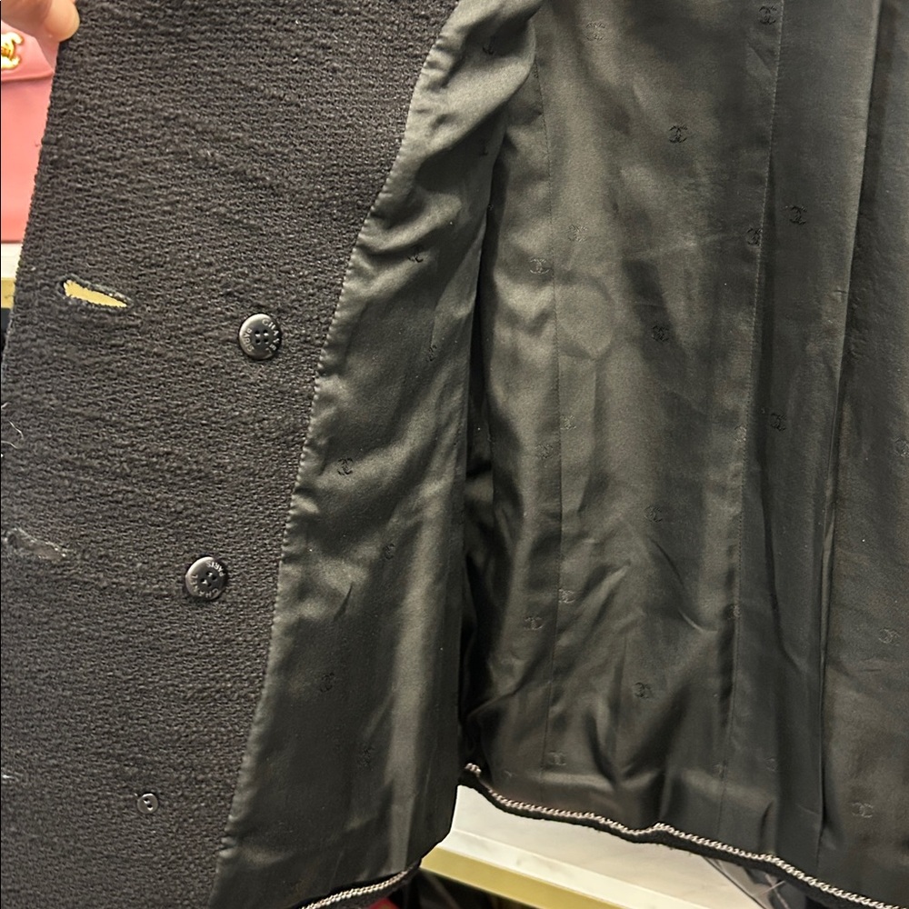 Chanel Boutique Vintage 1998 Black Cropped Wool Bouclé Jacket | CC Buttons FR 40 - Picture 5 of 9